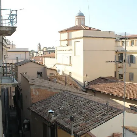 Bilocale Sirio by Appartamenti Petrucci Foligno Exterior photo
